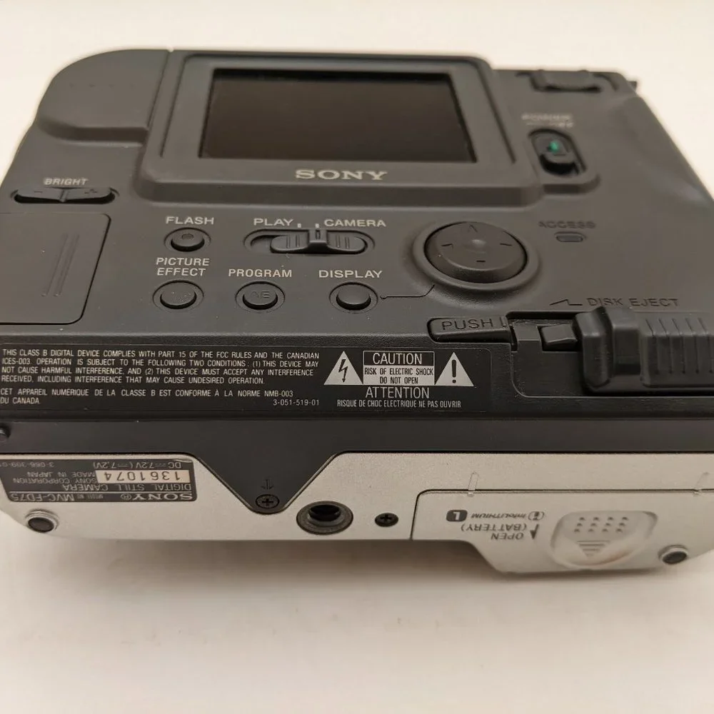 SONY Mavica MVC-FD75 Digital Still Camera w/ 10x Optical Zoom Silver USED